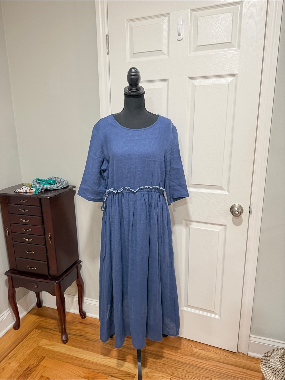 Blue Textured Midi Dress with Gathered Waist - Picture 5 of 10
